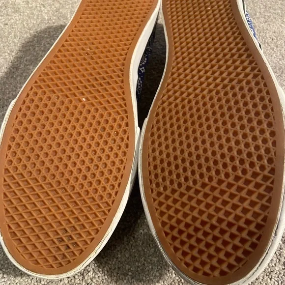 Almost new/Worn 1X. Bandanna sneakers - Picture 4 of 6